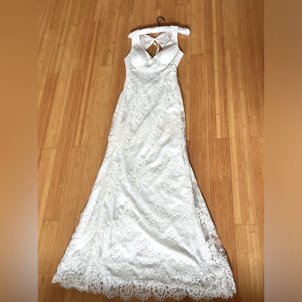 Size 4 Ivory Lace Galino Wedding Dress